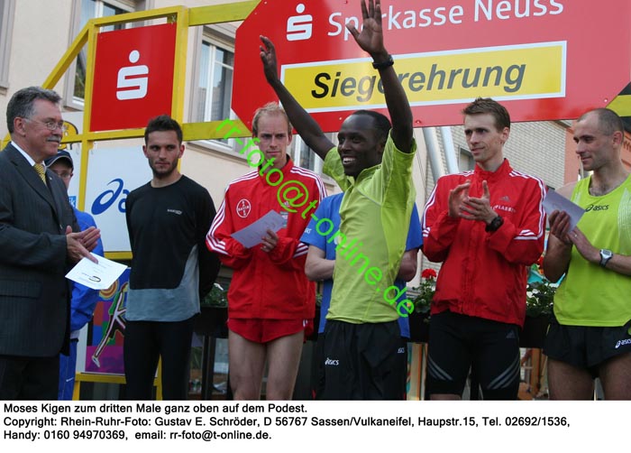 Siegerehrung mit  Moses Kigen