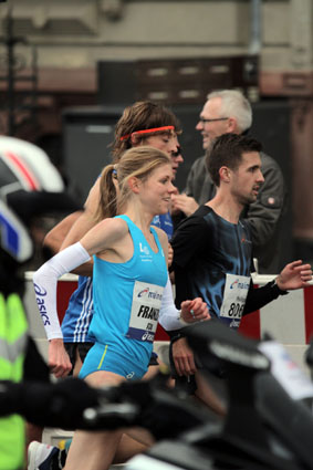 Auf der Straße wird meist gemischt gelaufen (Kiefner-Foto) Reng2 DM Marathon17 Kuesters Foto