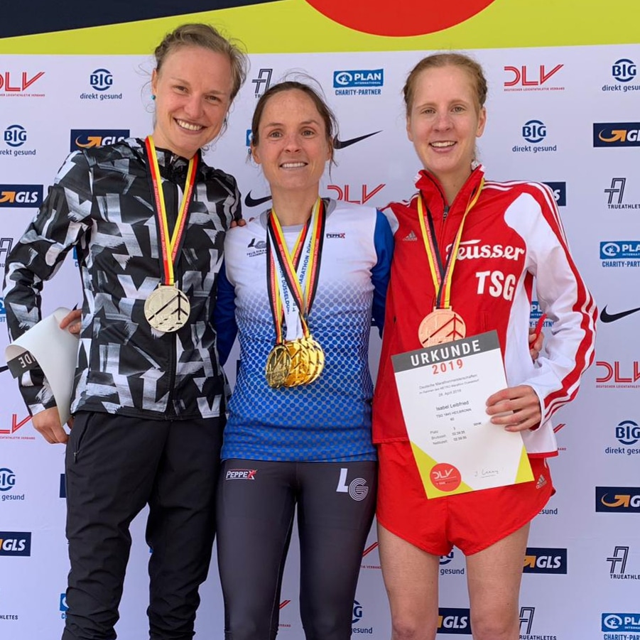 Anja Scherl bei der DM-Siegerehrung (Scherl-Foto) Scherl ScherlFoto