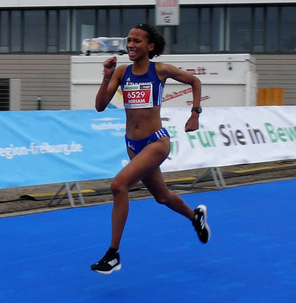 Miri Dattke stürmt zur neuen Bestzeit und zum Vierfach-Titel (Kölpin-Foto) Dattke1 DM HM19 Koelpin Foto klein