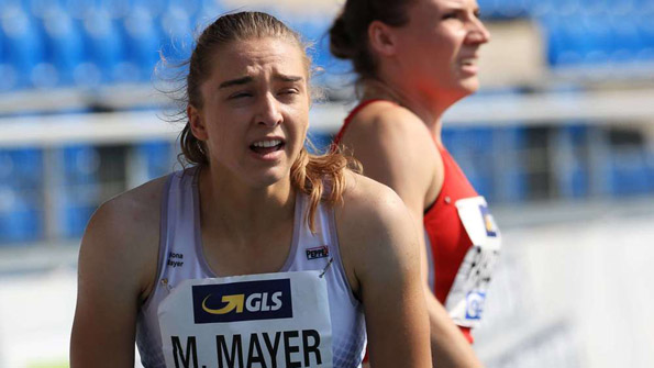 MayerMona nach dem 400 meter endlauf in braunschweig foto theo kiefner