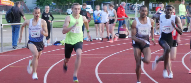 Simon Boch nun auch über 5.000m top (Foto von Michael Schneider) Boch3 Laufgala Pfungstadt Schneider Michael Foto