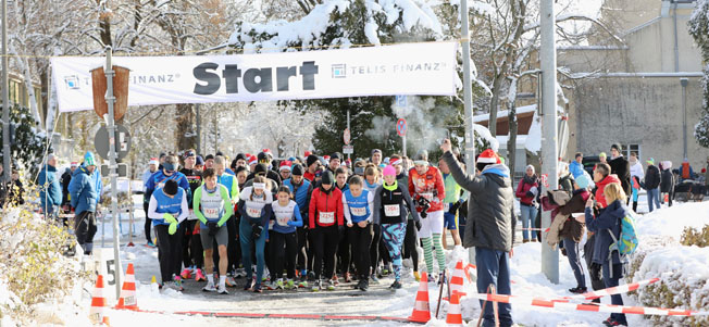 Fun Run Start bei traumhaften winterlichen Bedingungen (Foto von Christian Brüssel) FunRun 5km Start Nikolauslauf23 Bruesselfoto