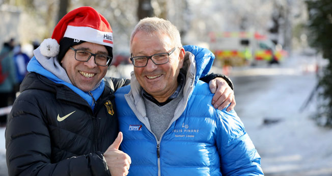 Startchef Georg Hofmeister und LG-Präsident Norbert Lieske - zwei Urgesteine des Nikolauslaufes (Foto von Christian Brüssel) Hofmeister Lieske1 Nikolauslauf23 Bruesselfoto
