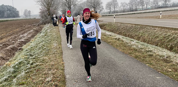 Susanne Brünnig überrascht in Sandharlanden mit Platz zwei (Foto von Kurt Ring) Bruennig Sandharlanden24 Ring Foto