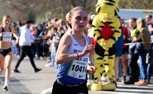 Franziska Drexler mit famosem Halbmarathon Debüt in Wels (Foto von Theo Kiefner) DrexlerFranziska1 DM10km2024 Kiefnerfoto