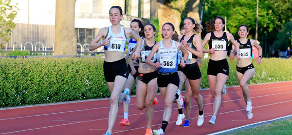 Emily Junginger und Franziska Drexler inmitten dem starken Frauenfeld (Foto von Theo Kiefner) Junginger Drexler1 Challenge 24 Kiefnerfoto