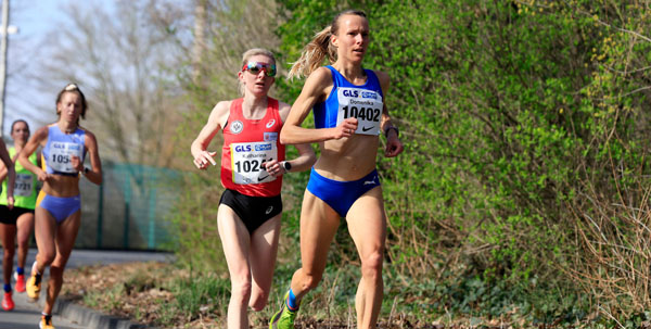 Domenika Mayer führt das FEld über neun Kilometer an (Foto von Theo Kiefner) MayerDomenika1 DM10km2024 Kiefnerfoto