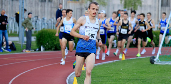 Tobias Ritter geweinnt die Regensburger 3.000m Challenge (Foto von Theo Kiefner) RitterTobias1 Challenge 24 Kiefnerfoto