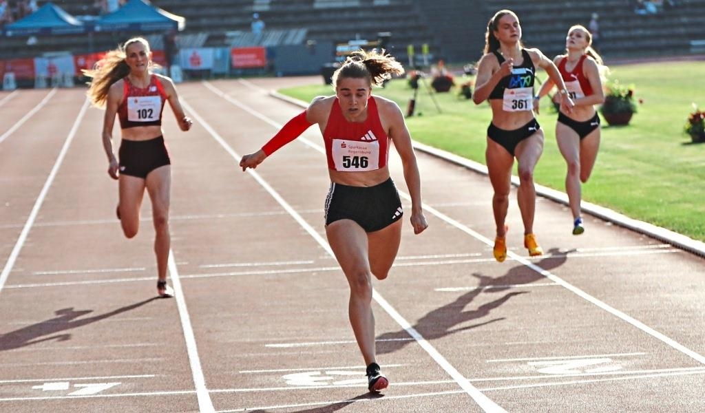 Es geht wieder aufwärts: Die Regensburgerin Mona Mayer war mit ihrem Auftritt in Regensburg zufrieden (Foto von Christian Brüssel ) Gala25 MonaMayer Bruessel