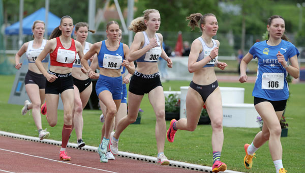 Freya Hempel knackt die DM-Norm als 1.500m Zweite (Foto von Theo Kiefner) Hempel Klement2 Wattermeeting25 Kiefnerfoto