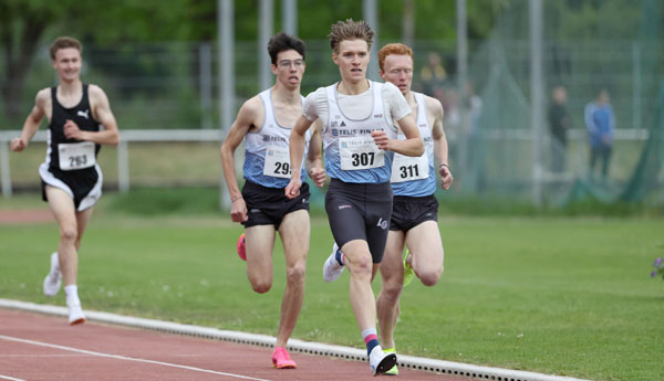 Telis-Trio Elias Kolar, Bastian Mrochen und Luis Festl im 1.500m Rennen (Foto von Theo Kiefner) KolarElias2 Wattermeeting25 Kiefnerfoto