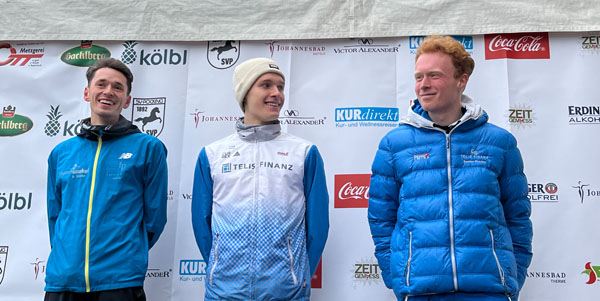 Elias Kolar und Basti Mrochen mischen in Bad Füssing kräftig mit (Foto von Doris Scheck) KolarMrochen2 siegerehrung Thermen10km Scheckfoto