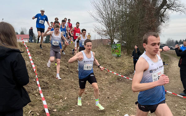 Telis Quartett mit Tobias Ritter, Gabriel Wimmer, Florian Macher und Kaj Troppmann bei den Bayerischen Crosslaufmeisterschaften (Foto von Johannes Baumann) Ritter2 BLV Cross2025 Bauman Foto
