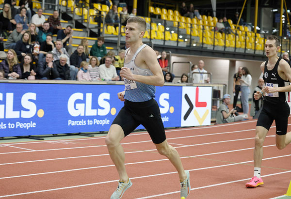Johannes Weizinger glänzt mit 8:02,70min über 3.000m (Archivfoto von Theo Kiefner) WeizingerJohannes1 DM Halle2025 Kiefnerfoto