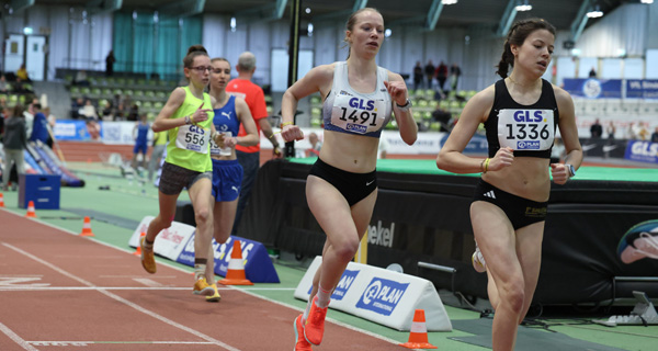 Jette Barnstedt auf dem Weg zur persönlichen Bestleistung (Foto von Theo Kiefner) BarnstedtJette2 DMU20indoor Kiefnerfoto