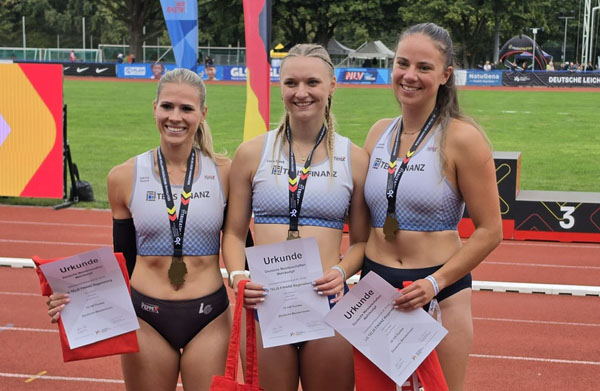 Sabrina Reusch, Celia Spieß und Hanna Wittmann holen Team-Gold bei der Mehrkampf DM (Foto von Stefan Wimmer) Telis Team Reusch Spiess Wittmann DMMK26 Wimmerfoto
